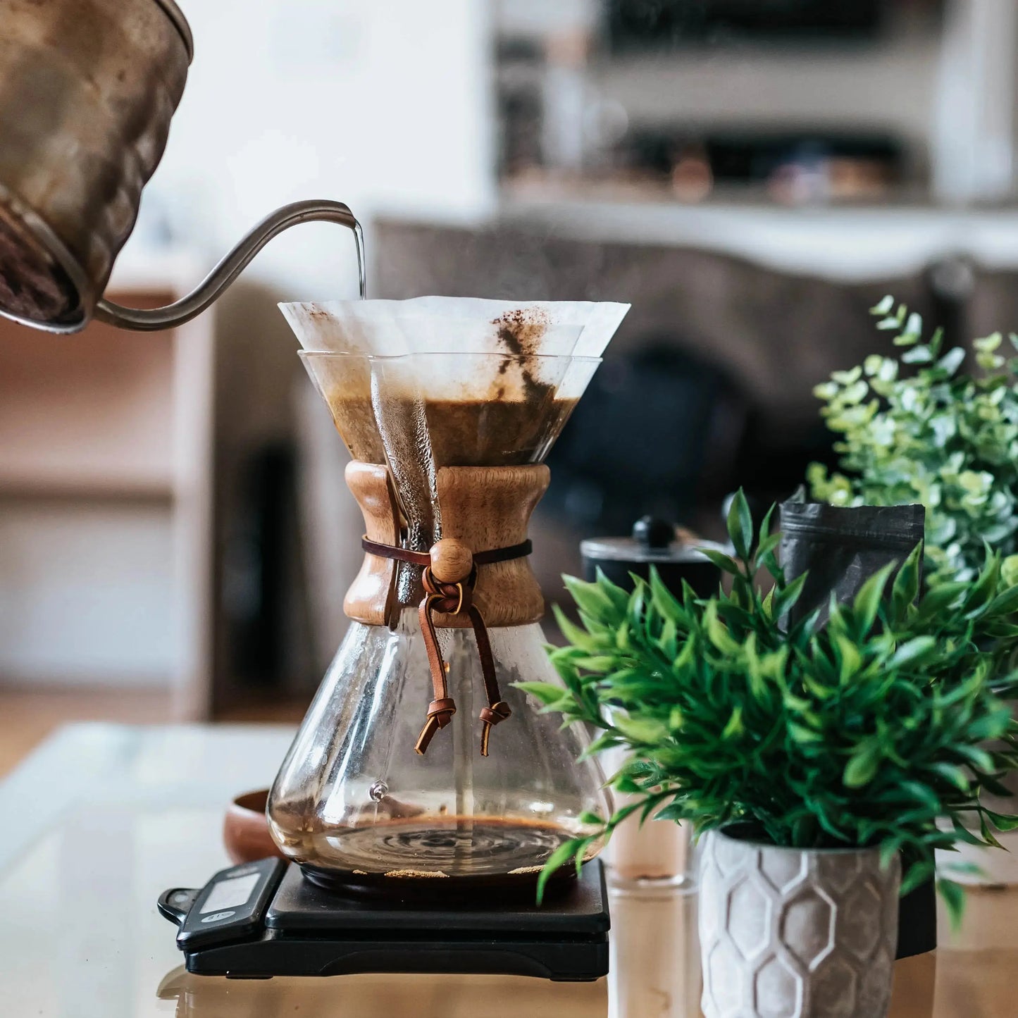 Chemex brewing method and goose neck kettle